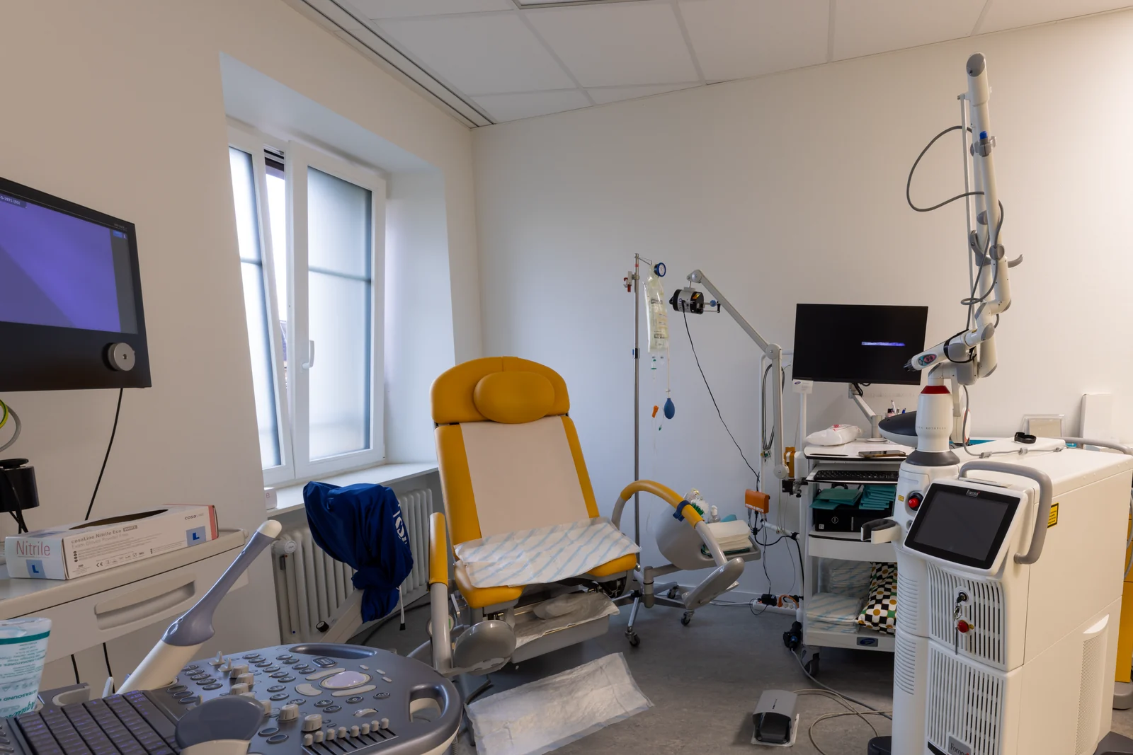 Salle d’examen et équipements du centre